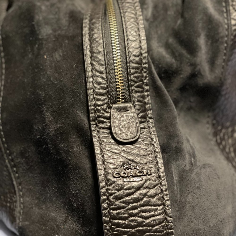 Like new Coach Edie42 black leather and suede purse - Picture 5 of 6
